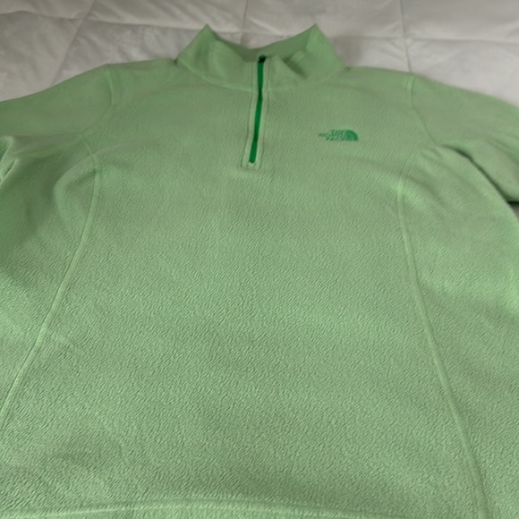 The North Face Women’s Large 1/4 Zip Fleece Sweatshirt in lime green - Picture 6 of 13